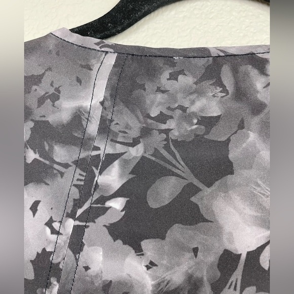 Athleta Women's Medium Zephyr Refined Tank Top Black Lumen Floral Activewear Gym - Picture 11 of 14